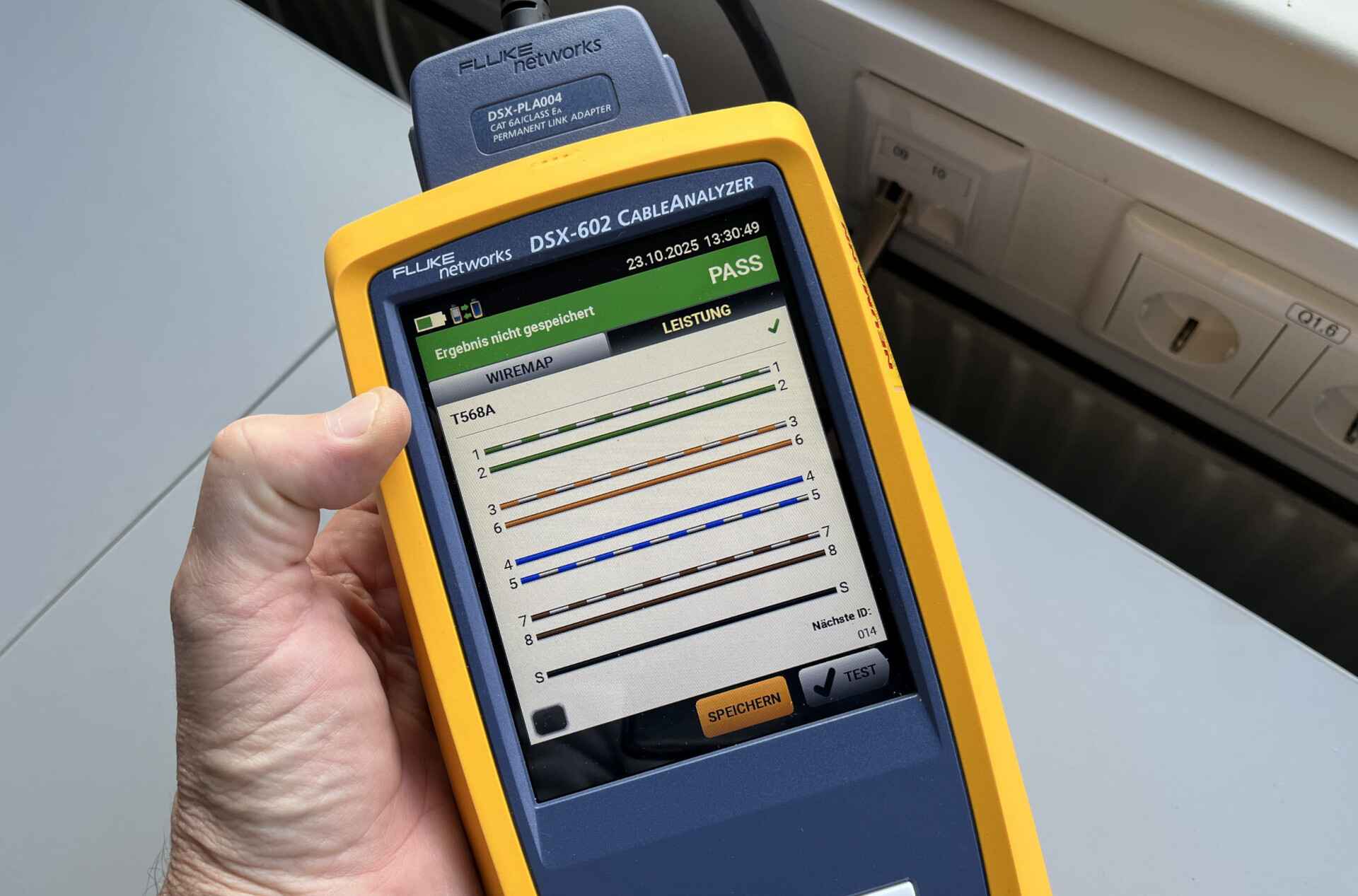 Messung einer strukturierten Netzwerkverkabelung mit Fluke CableAnalyzer durch Elektrotechnik Martin Nill in Wien – für maximale Bandbreite und zukunftssichere IT-Infrastruktur